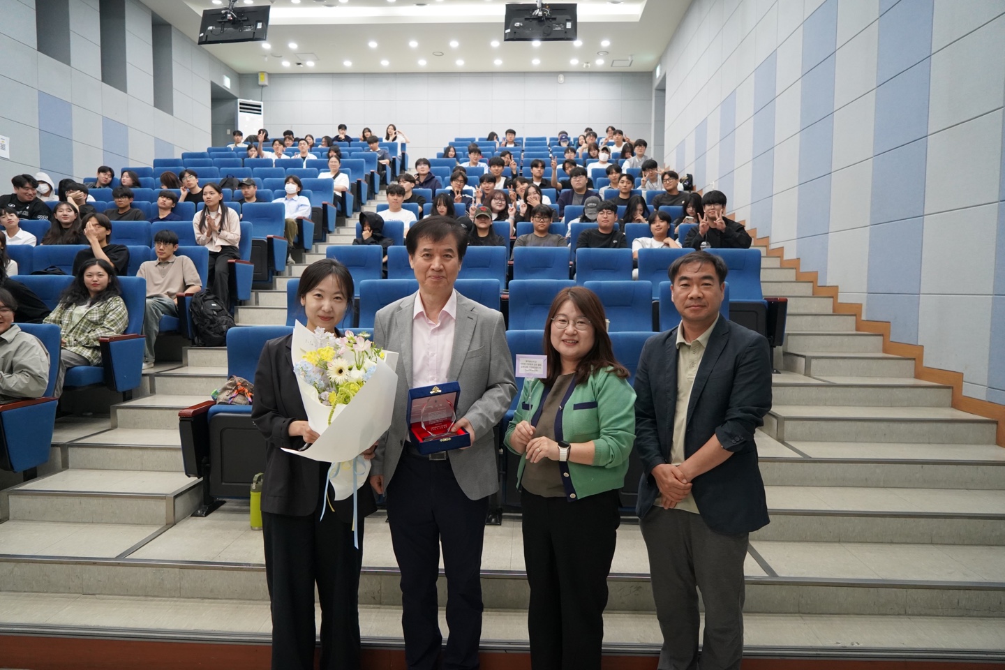 윤이용 교수님 퇴임식 대표이미지